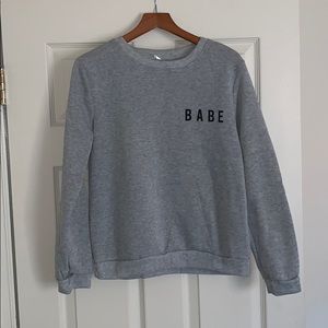 BABE SWEATSHIRT IN GREY